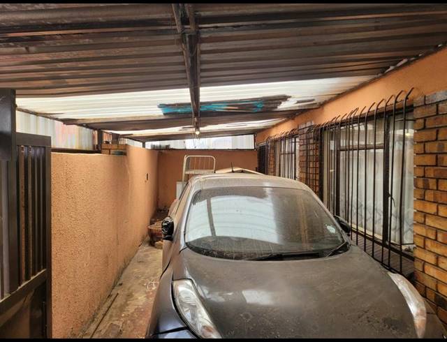 2 BEDROOM HOUSE FOR SALE IN EMDENI